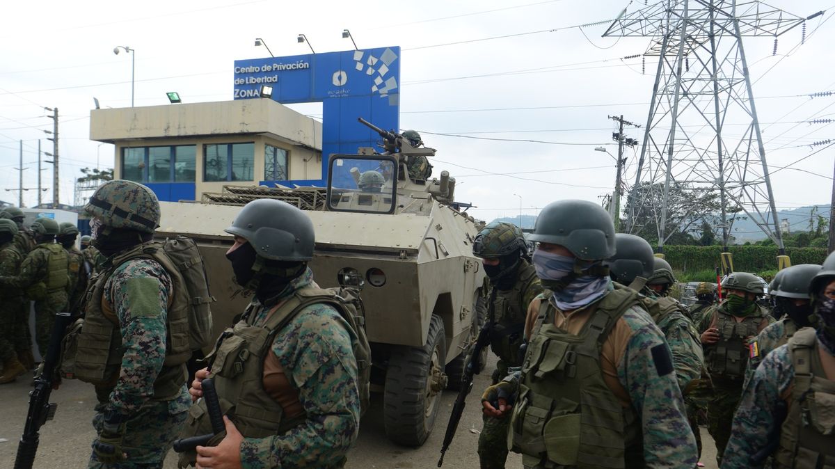 Jediného gangstera vedly do nové cely tisíce ekvádorských policistů